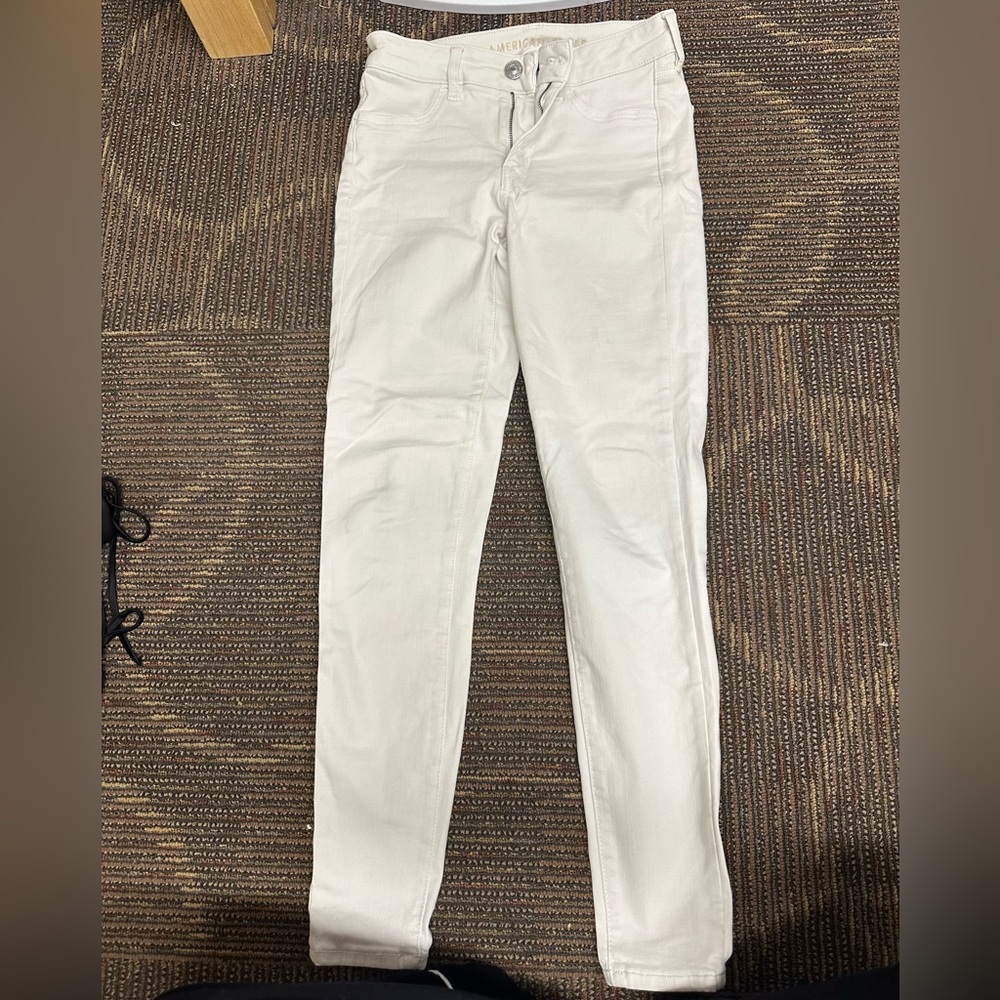 White American Eagle Next Level Stretch Jeans
